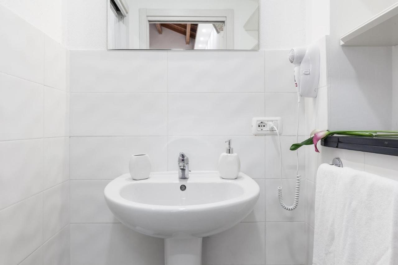 San Giacomo Rooms Кальярі Екстер'єр фото